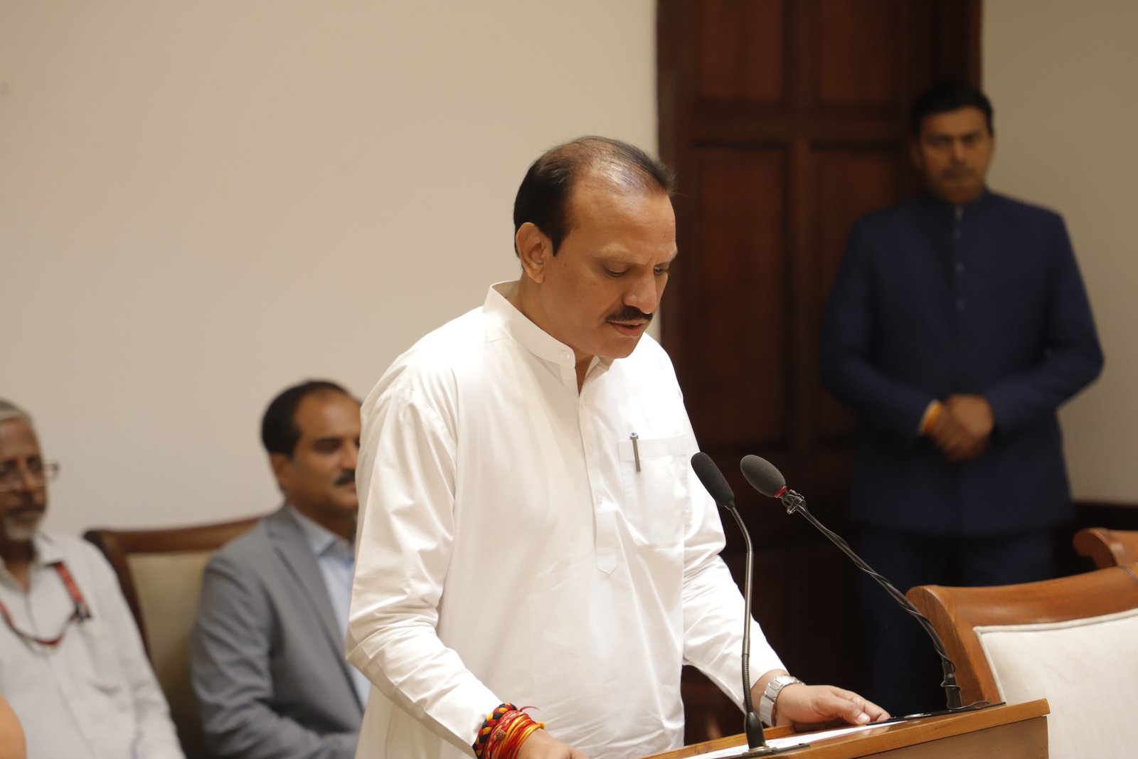 राज्यसभा के सभापति श्री सीपी राधाकृष्णन ने श्री नीरज डांगी को शपथ दिलाई